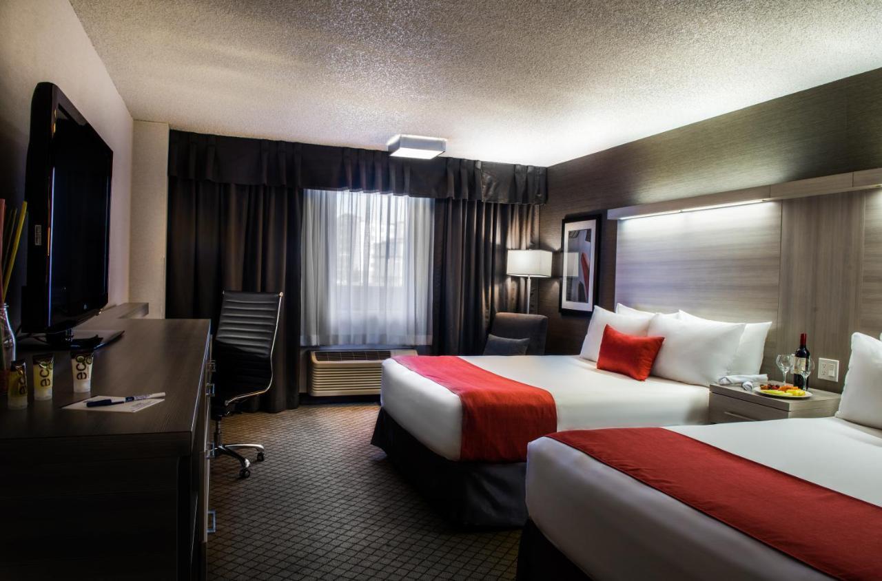 Best Western Plus Village Park Inn YYC Exteriör bild