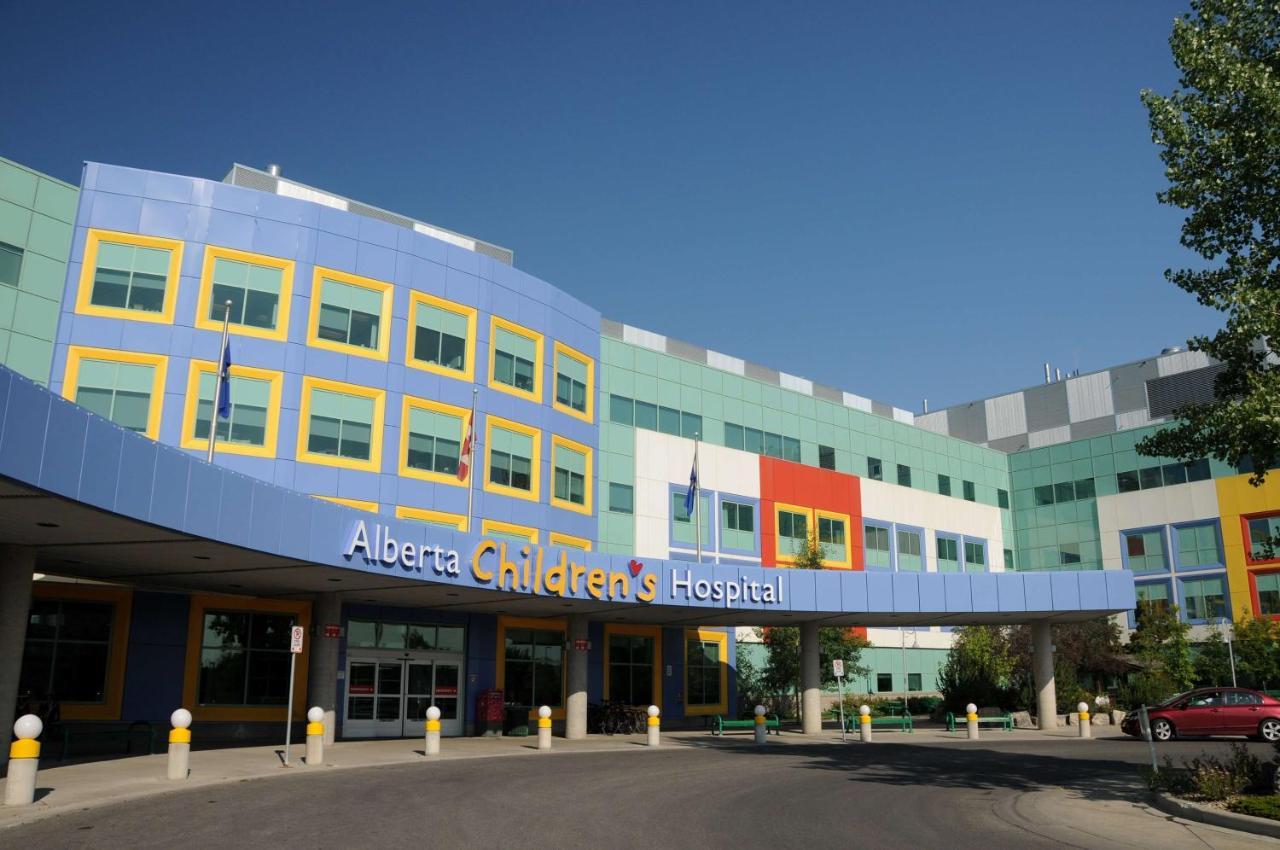 Best Western Plus Village Park Inn YYC Exteriör bild
