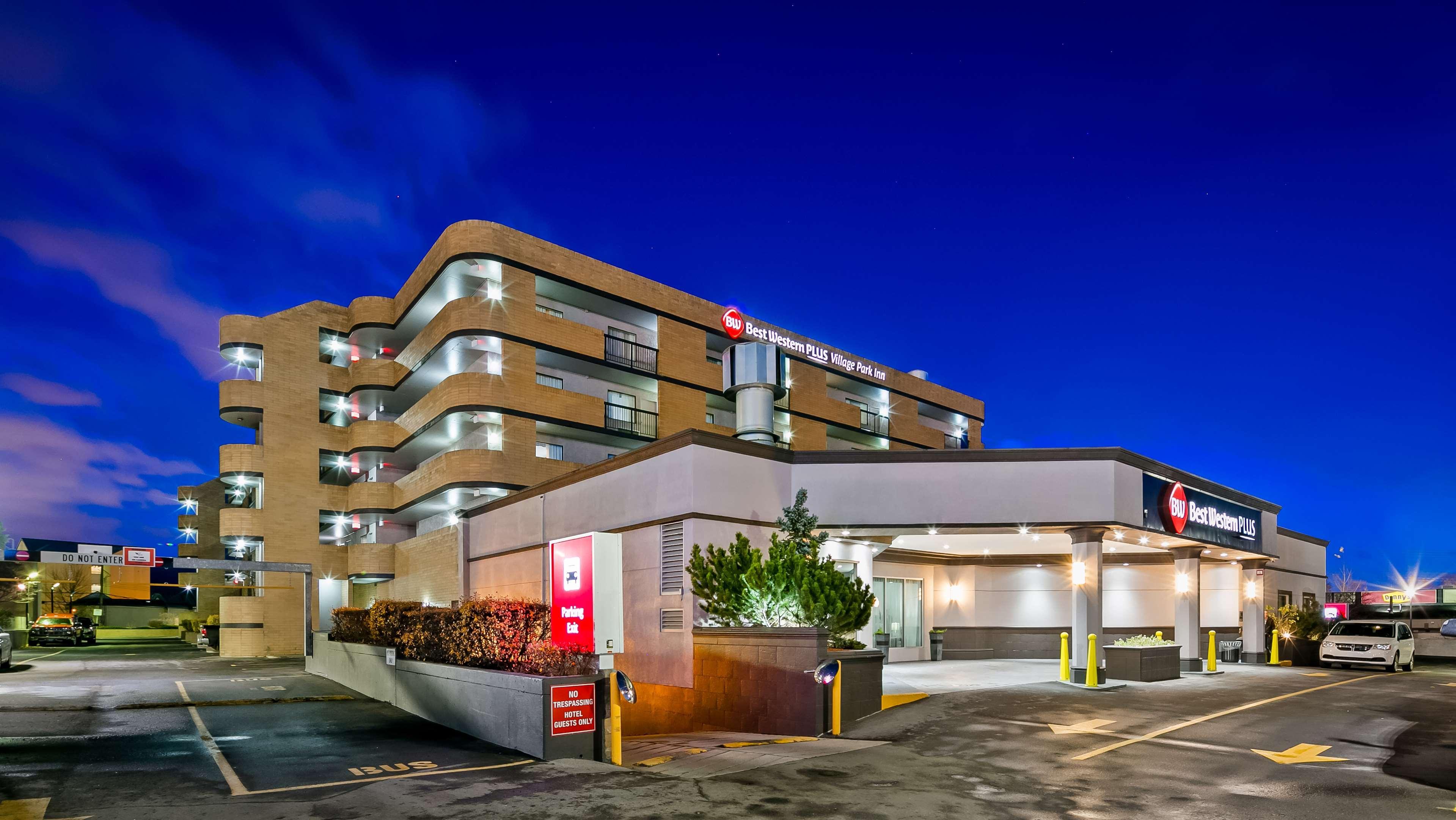 Best Western Plus Village Park Inn YYC Exteriör bild