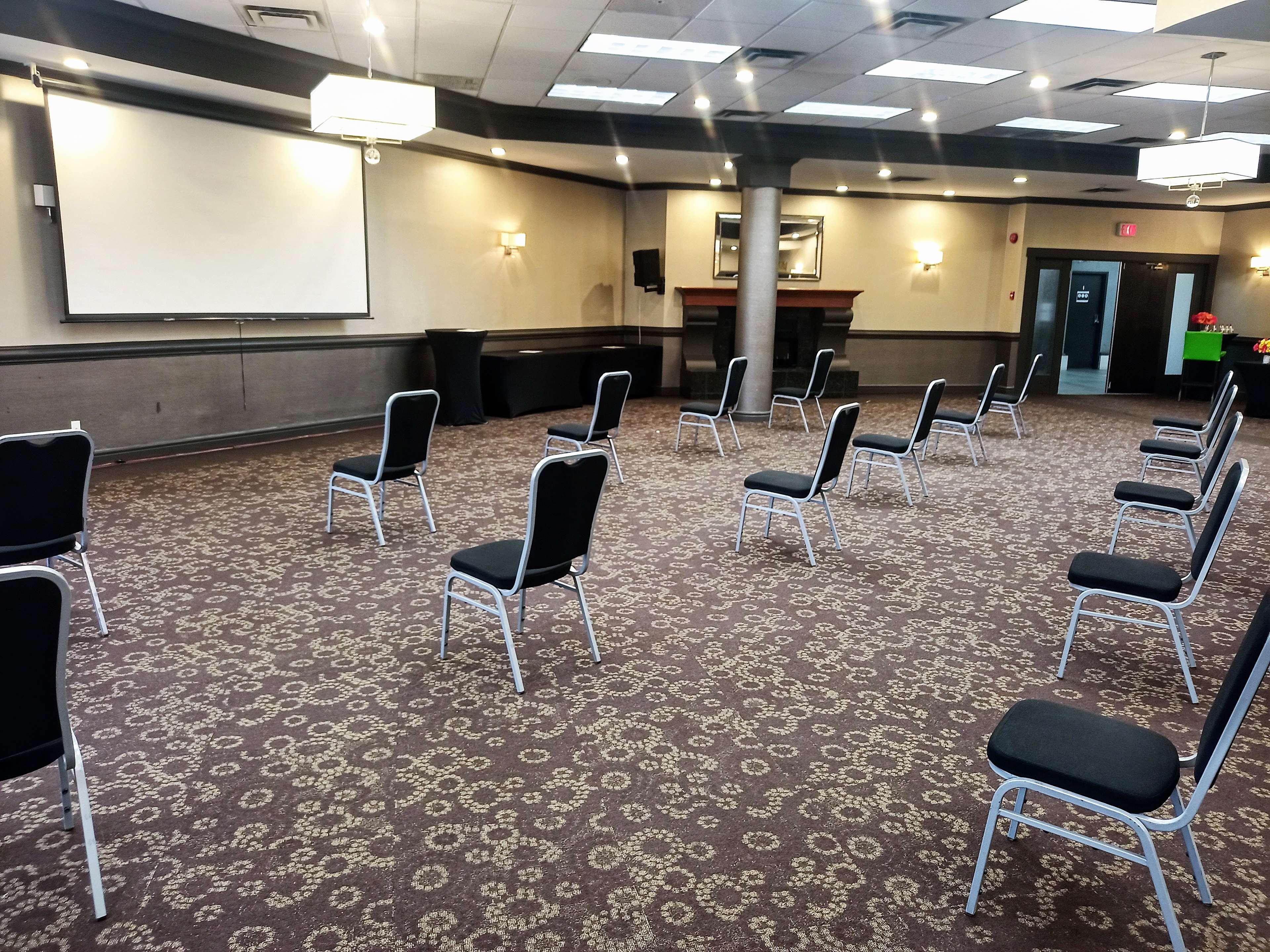 Best Western Plus Village Park Inn YYC Exteriör bild