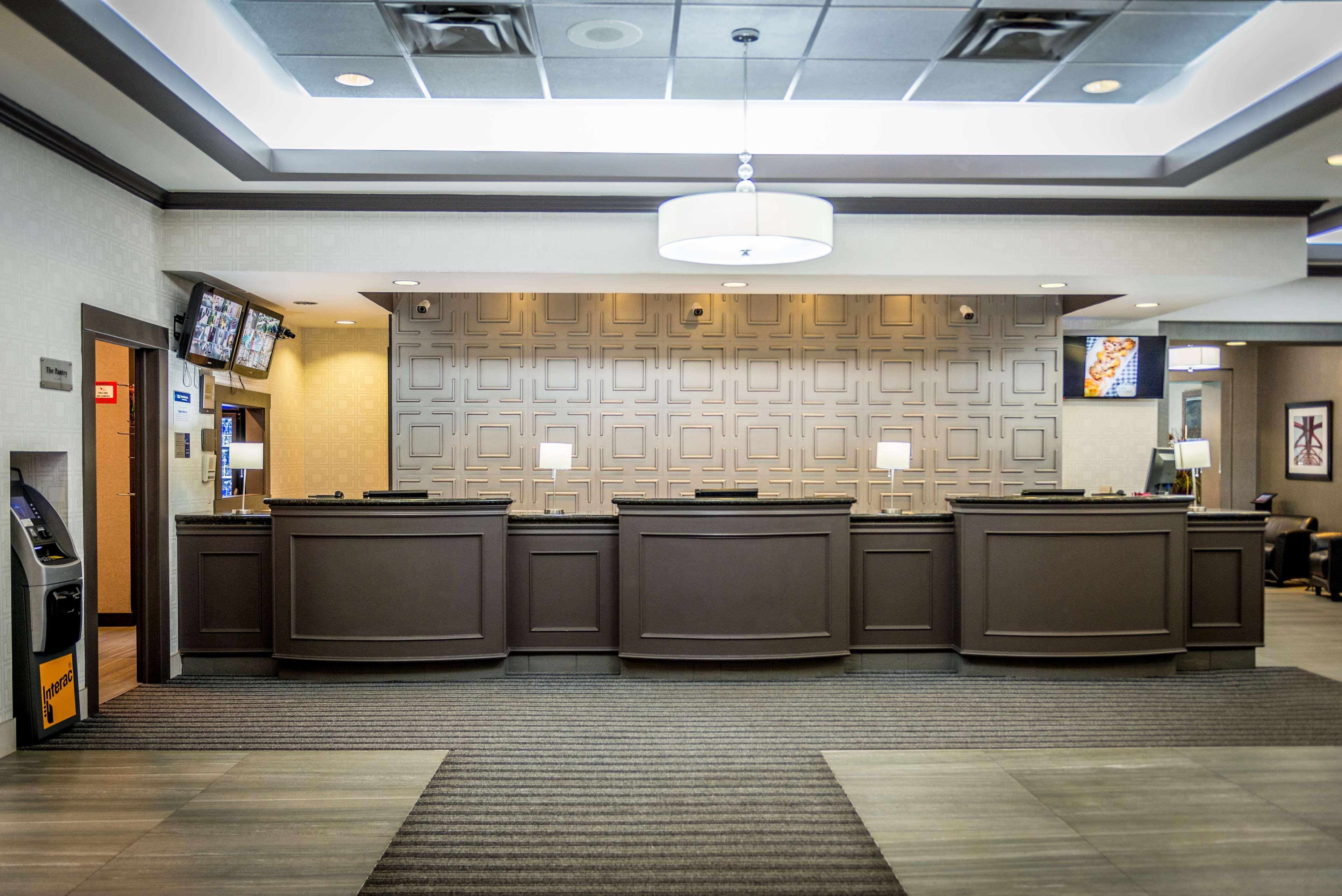 Best Western Plus Village Park Inn YYC Exteriör bild