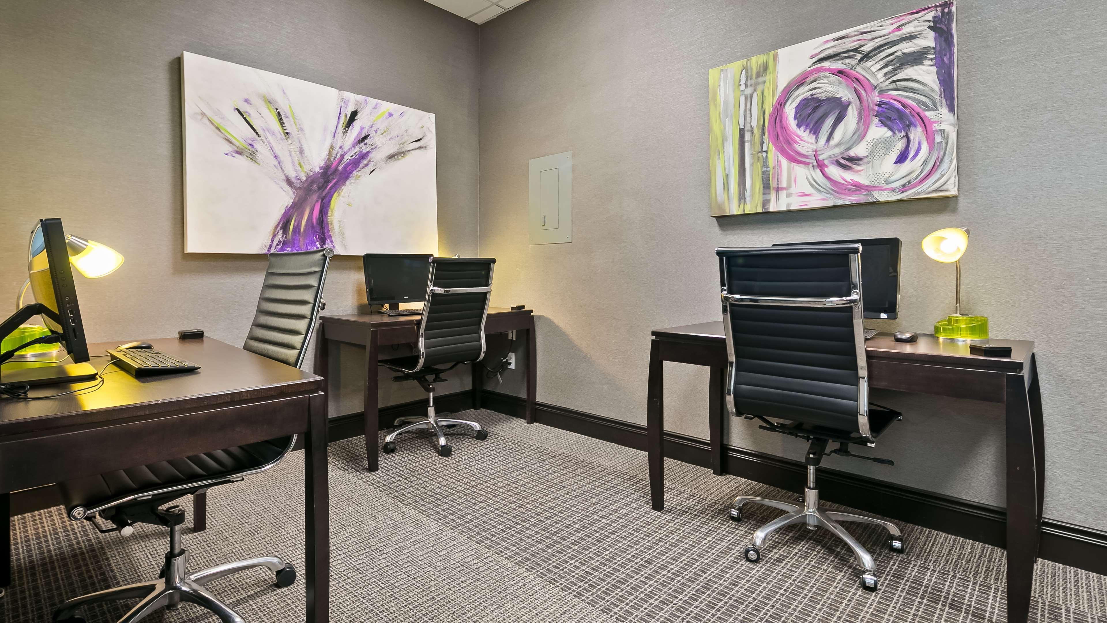 Best Western Plus Village Park Inn YYC Exteriör bild