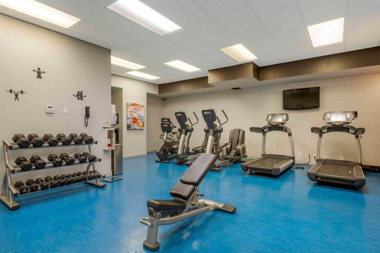 Best Western Plus Village Park Inn YYC Exteriör bild
