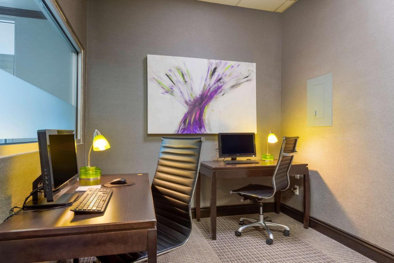 Best Western Plus Village Park Inn YYC Exteriör bild